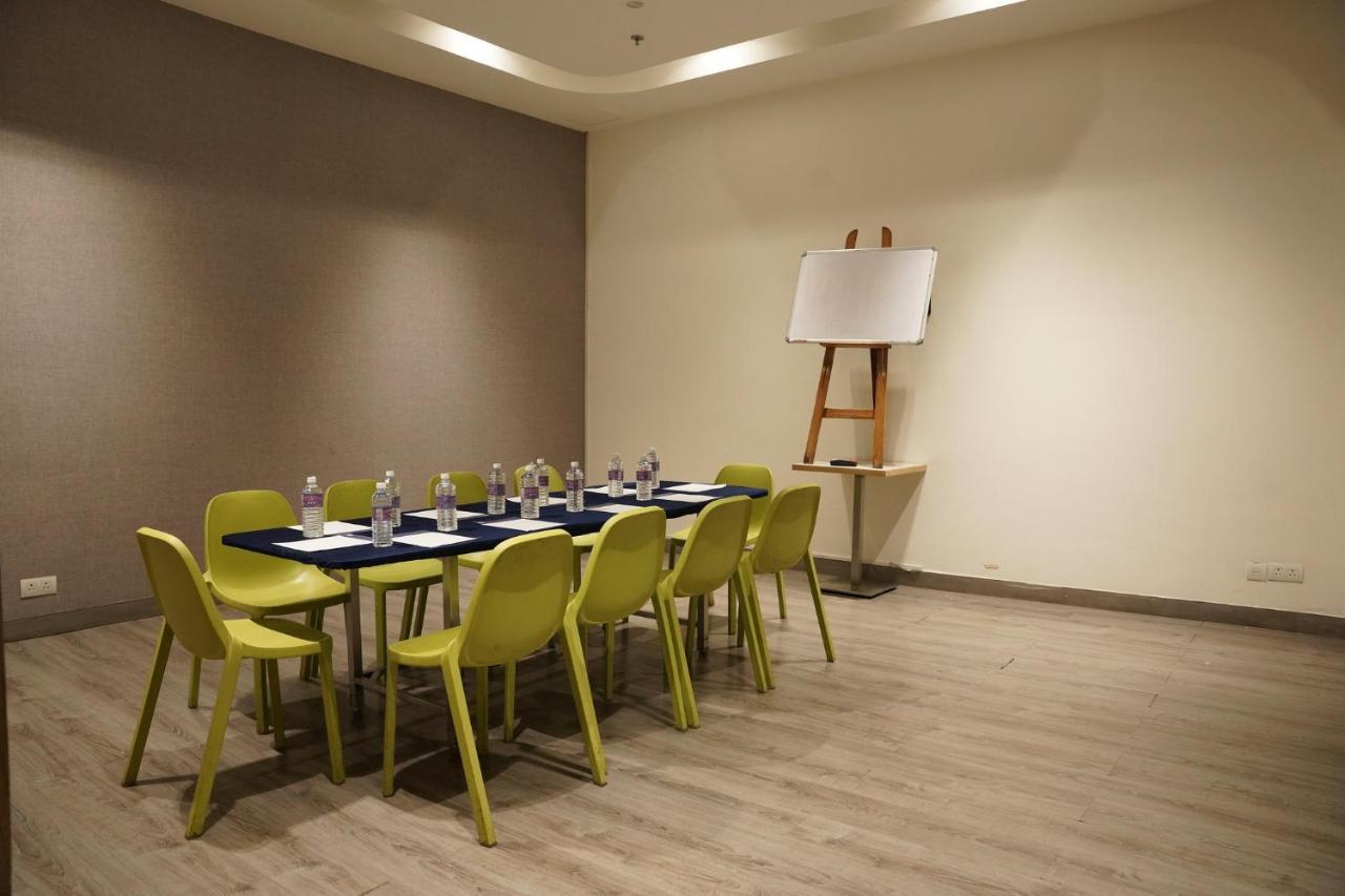 Holiday Inn Express Hyderabad Hitec City By Ihg Exterior foto