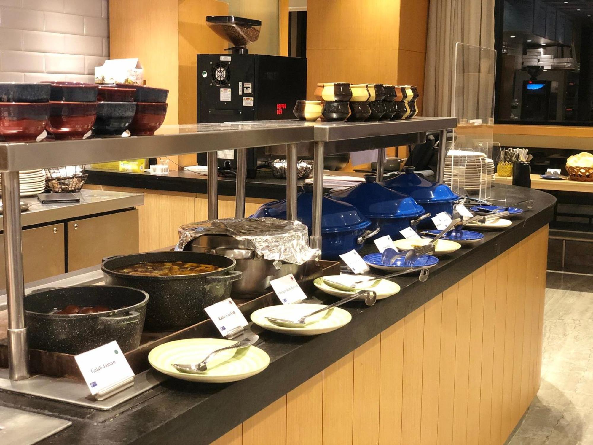 Holiday Inn Express Hyderabad Hitec City By Ihg Exterior foto