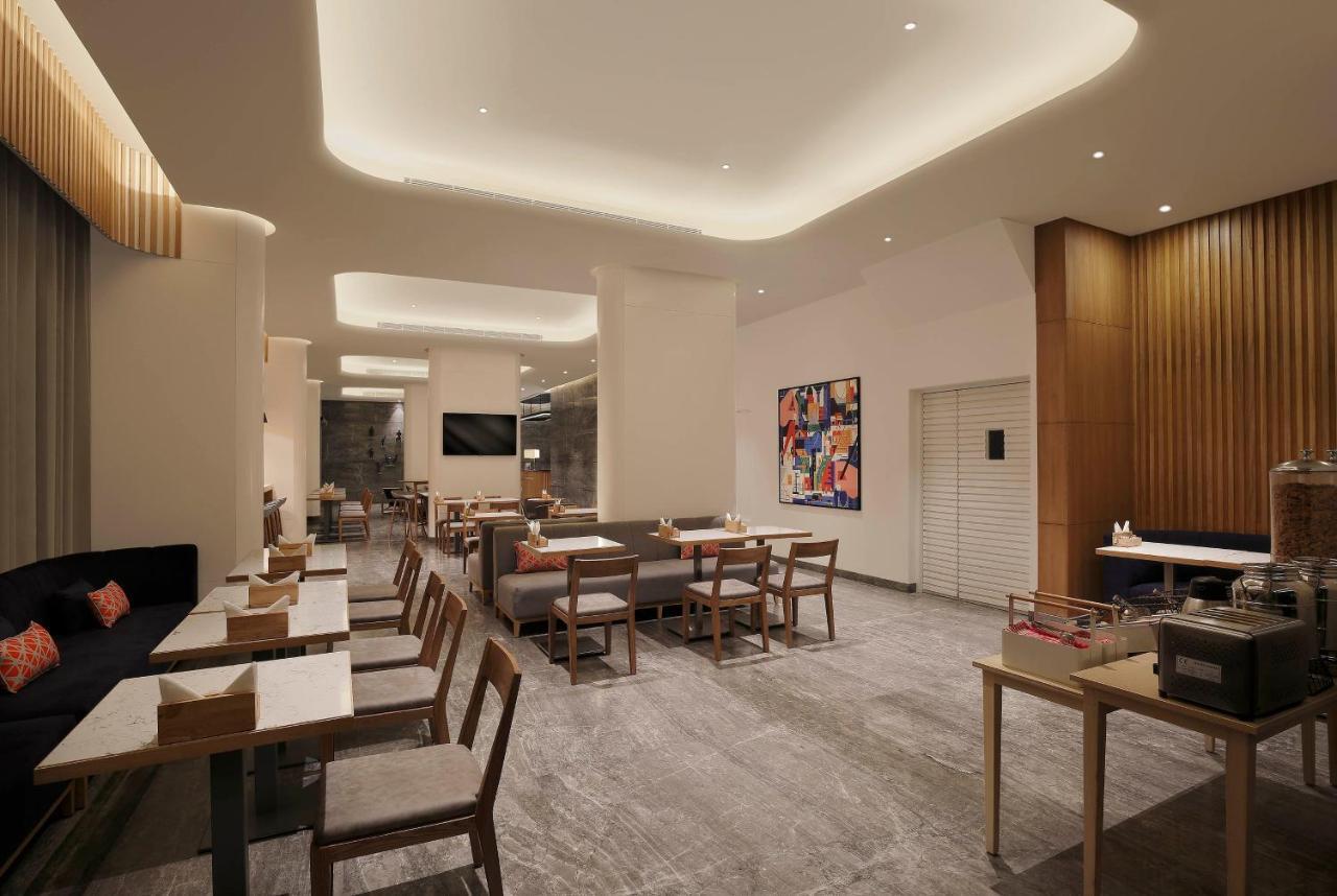 Holiday Inn Express Hyderabad Hitec City By Ihg Exterior foto
