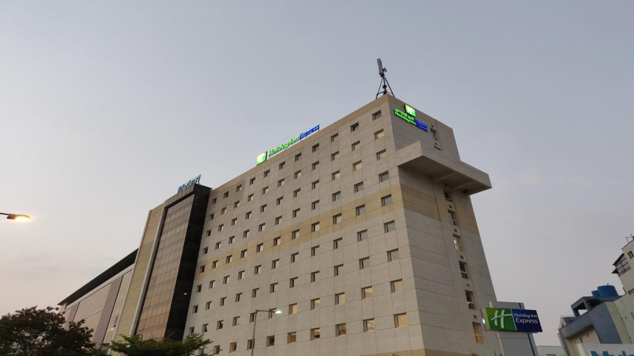 Holiday Inn Express Hyderabad Hitec City By Ihg Exterior foto